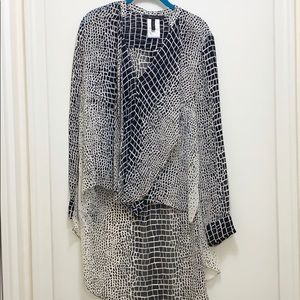 BCBG MAXAZRIA Top Black and White